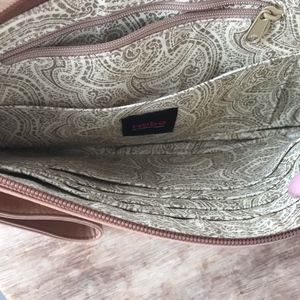 HOBO Bags - Hobo clutch wristlet in tan leather zip close NWOT HOBO Bags - Hobo clutch wristlet in tan leather zip close NWOT